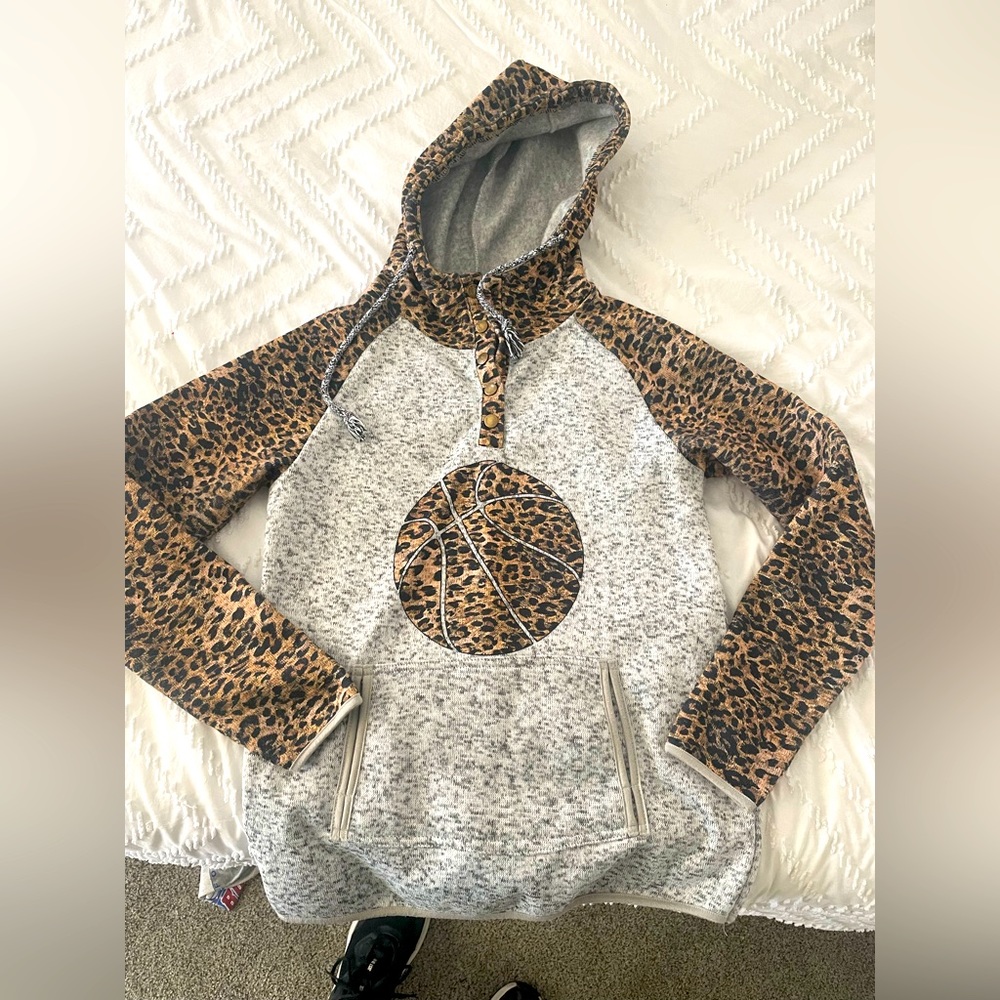 Basketball Hoodie‎